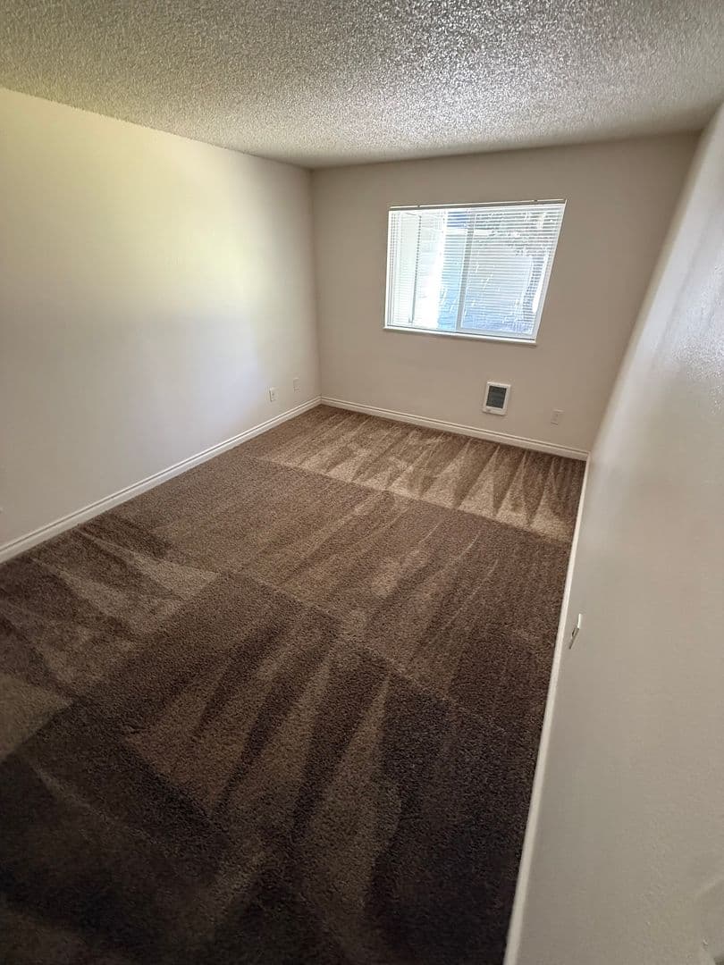 Hillsboro Apartment: 760 SE 10th Ave