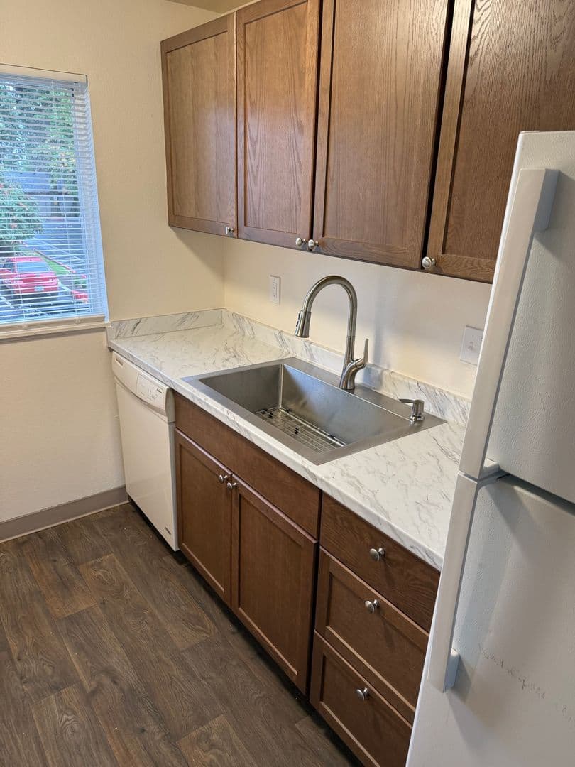 Hillsboro Apartment: 760 SE 10th Ave