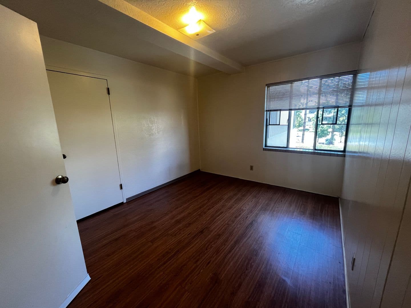 Medford Apartment: 235 S Oakdale Ave.
