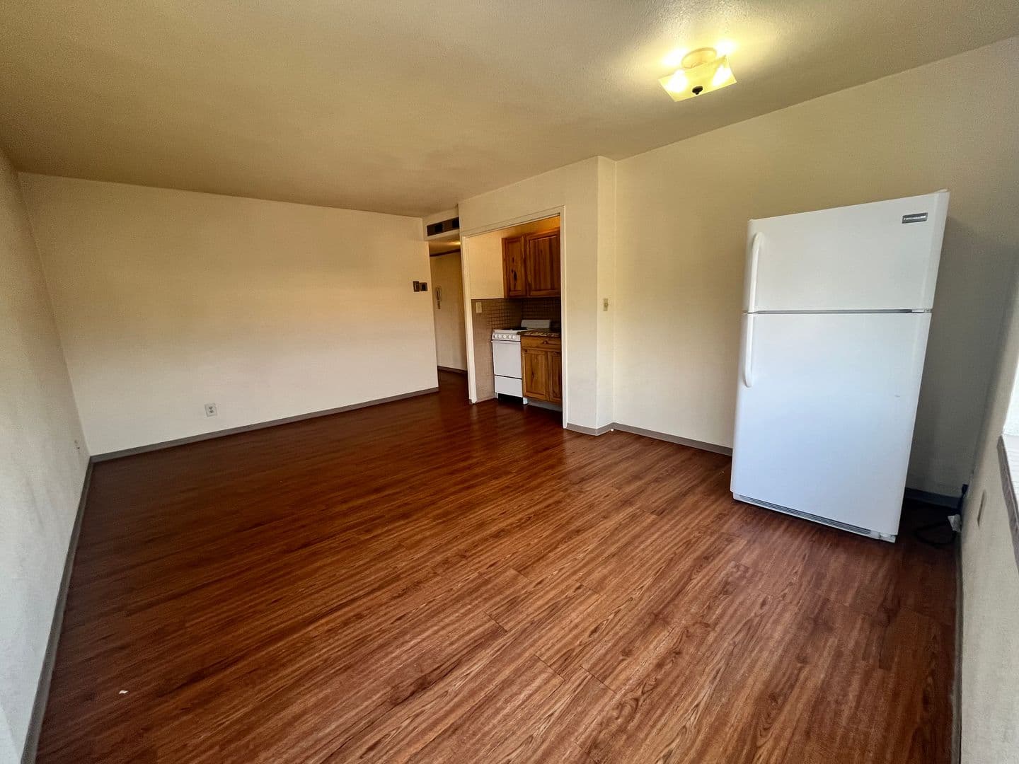 Medford Apartment: 235 S Oakdale Ave.