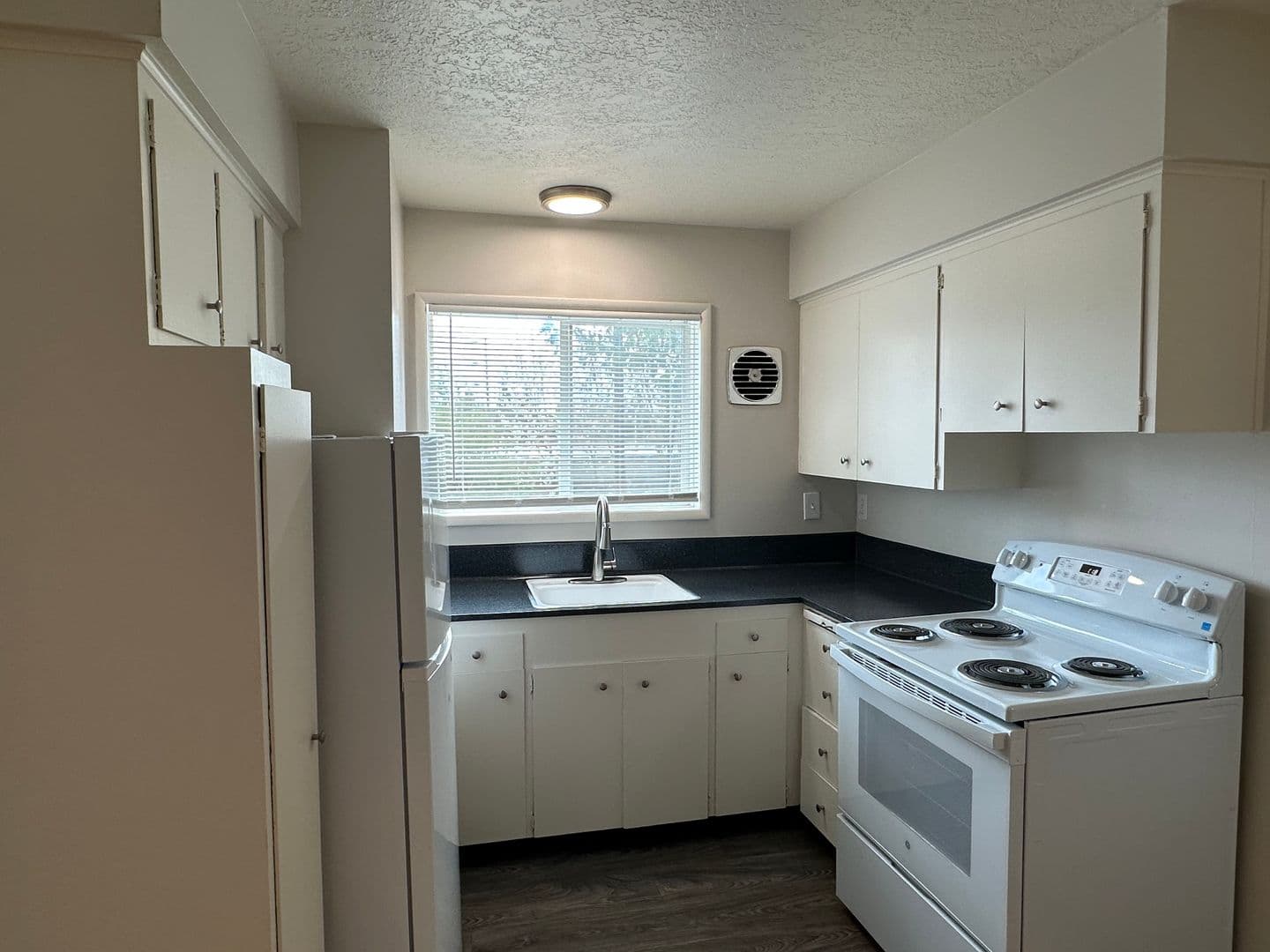 Portland Apartment: 4540 SW Dogwood Lane