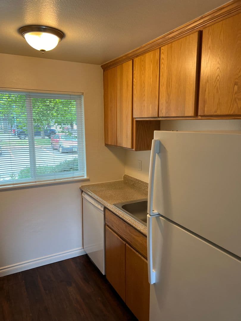 Hillsboro Apartment: 760 SE 10th Ave