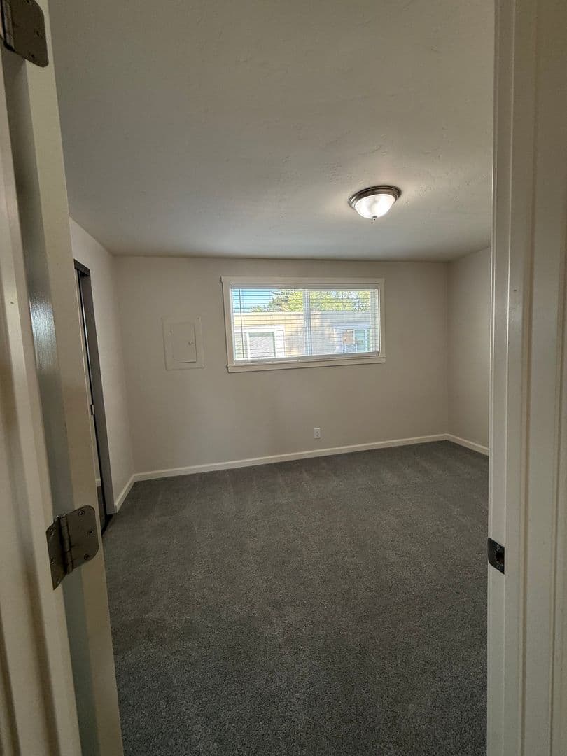 Redmond Apartment: 937 SW 11th Street