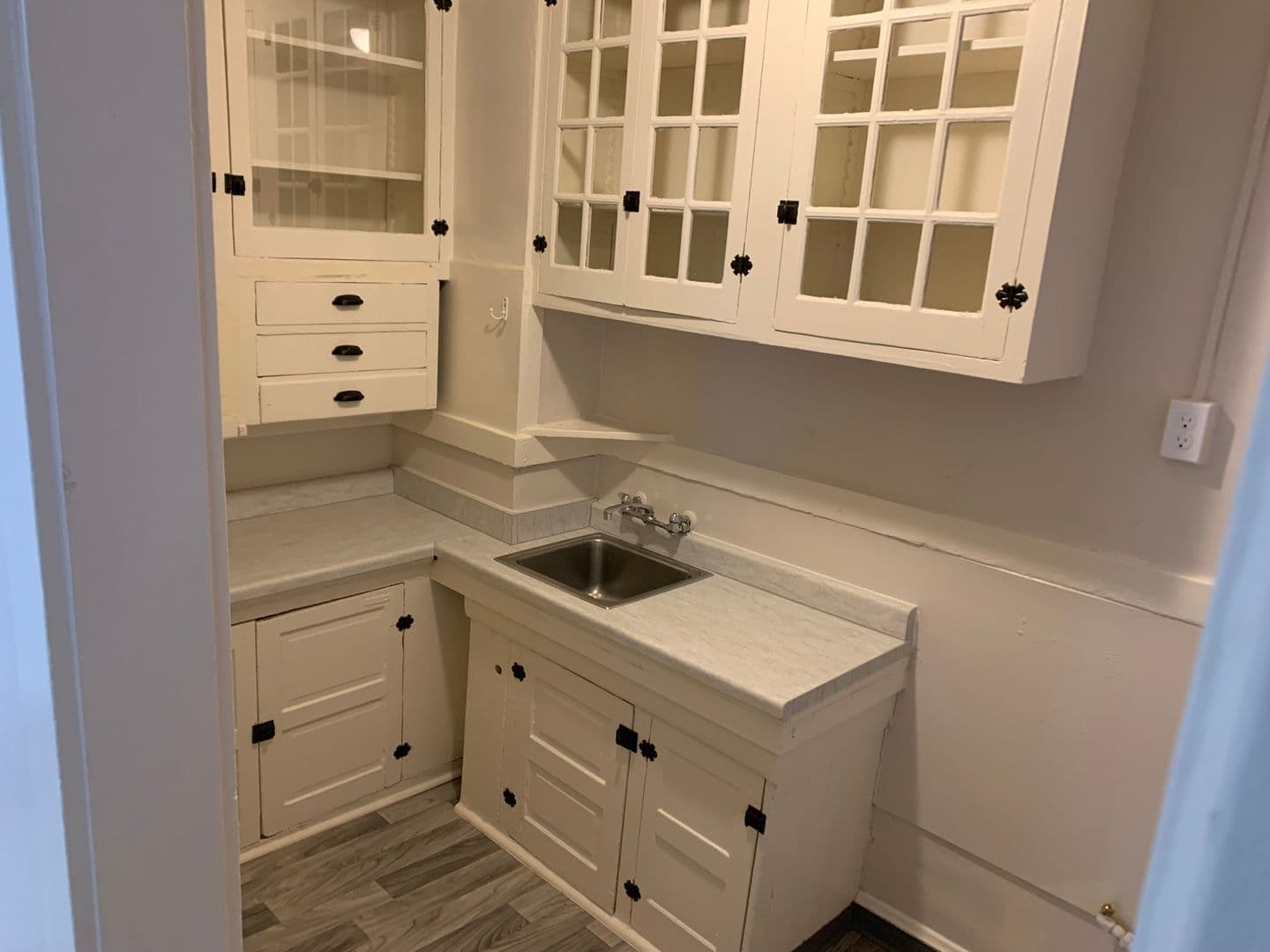 Portland Apartment: 711 SE 11th Ave.