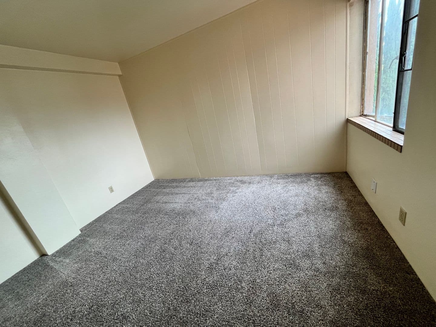 Medford Apartment: 235 S Oakdale Ave.