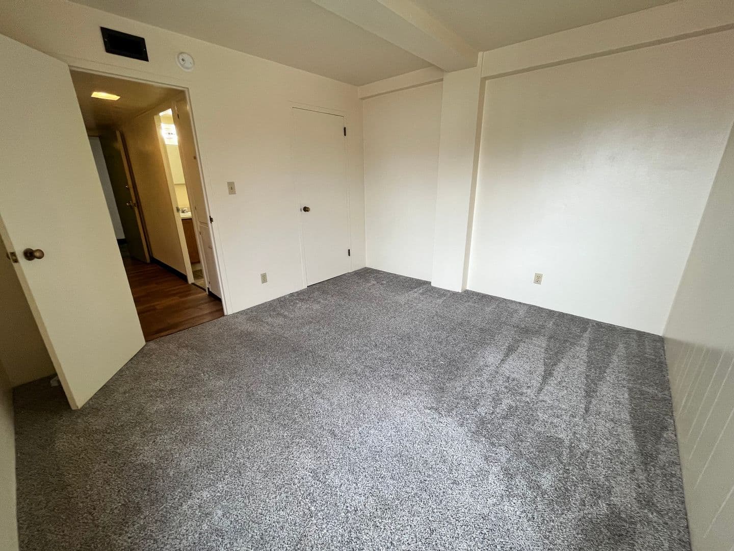 Medford Apartment: 235 S Oakdale Ave.