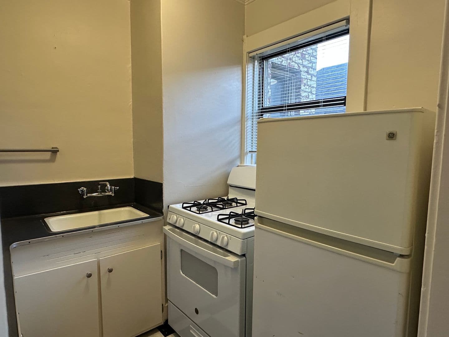 Portland Apartment: 829 SE 15th Ave