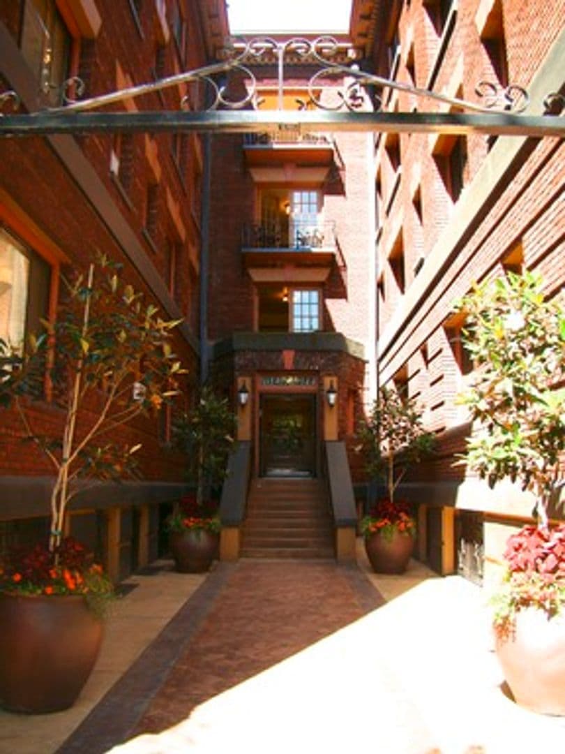 Portland Apartment: 711 SE 11th Ave.