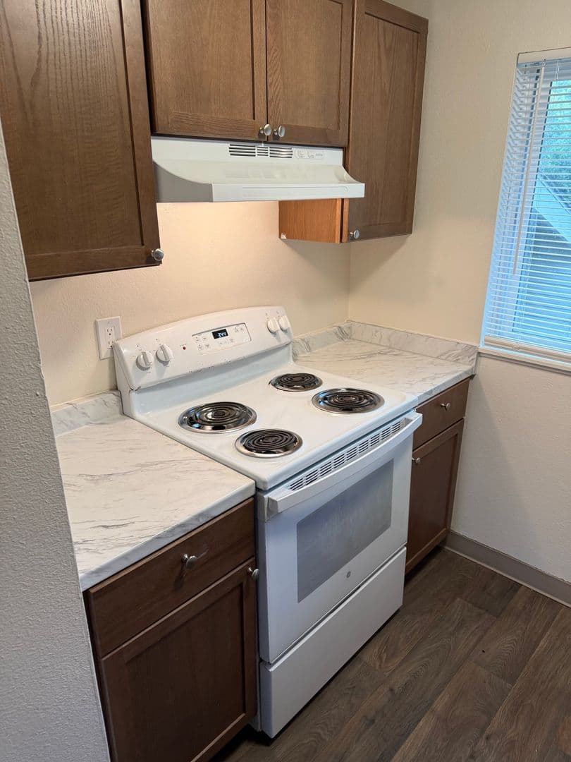 Hillsboro Apartment: 760 SE 10th Ave