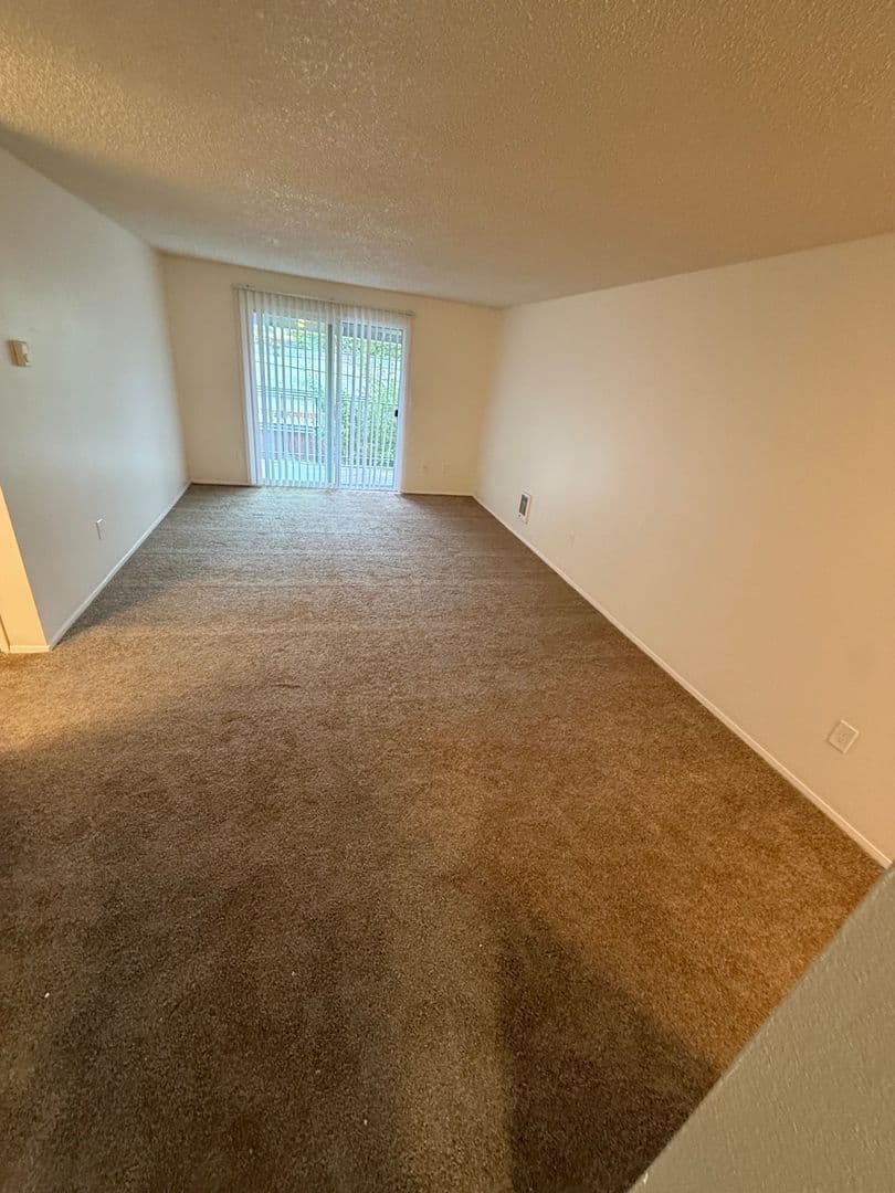 Hillsboro Apartment: 760 SE 10th Ave
