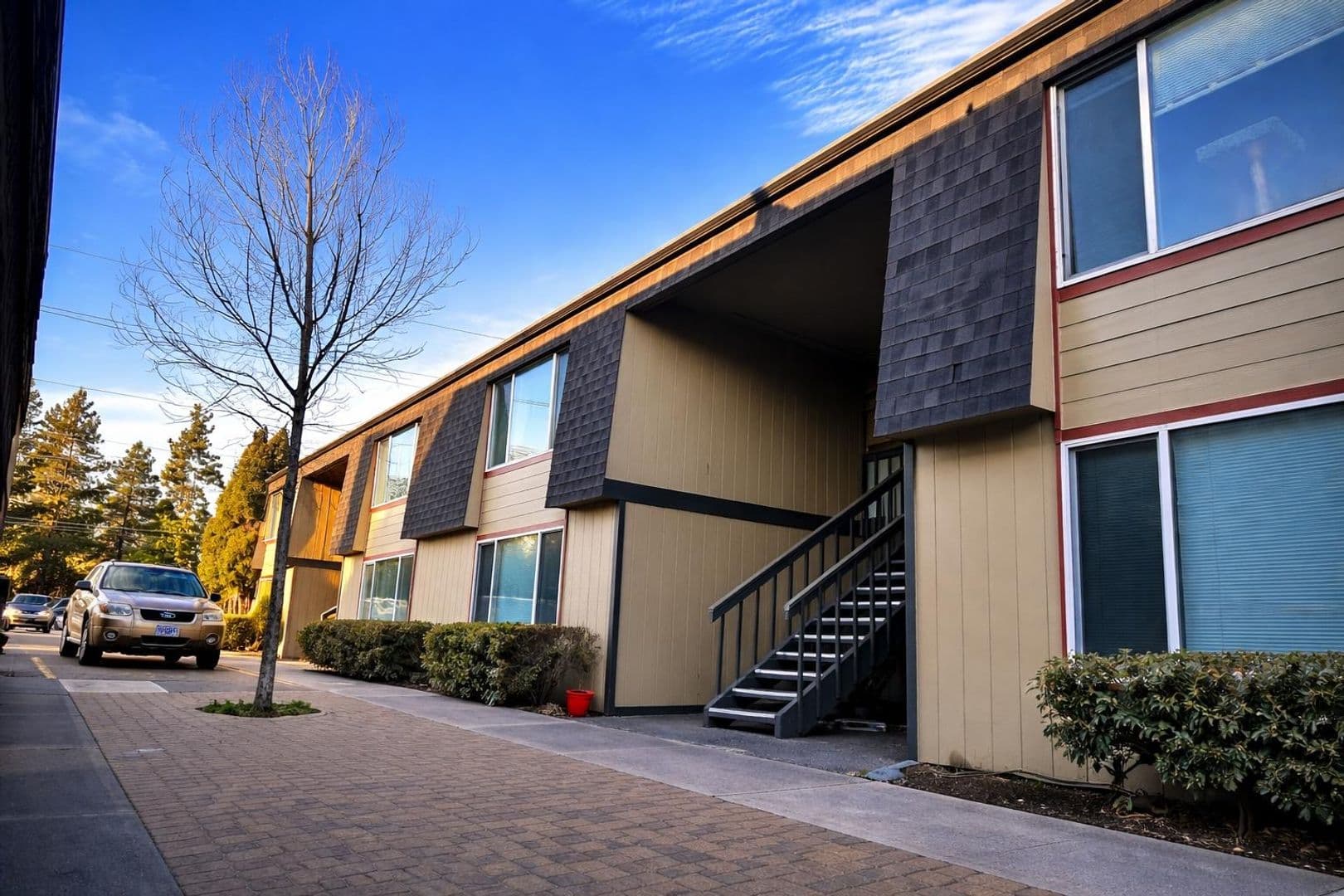 Bend Apartment: 111 SE Cleveland Ave