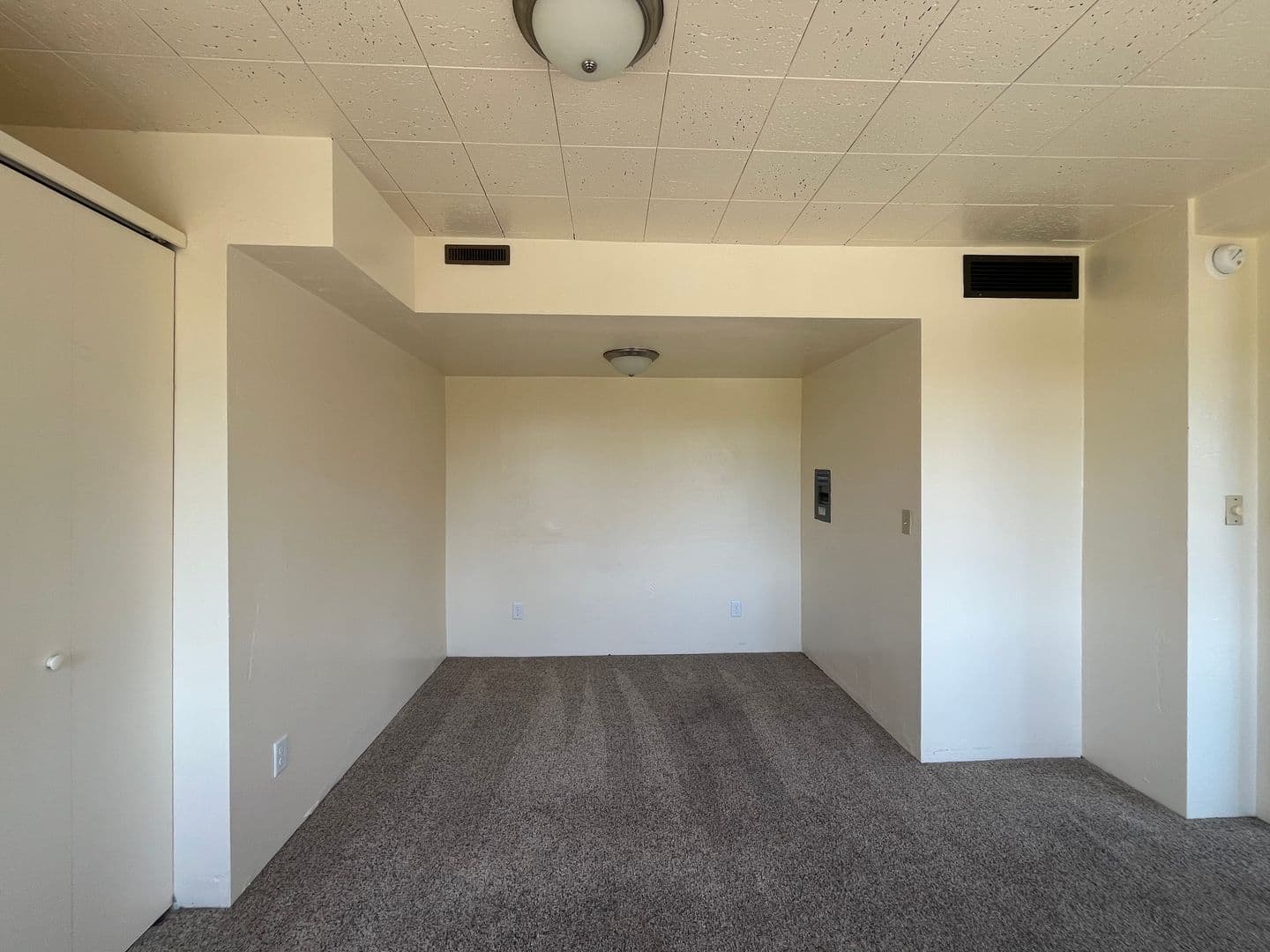 Medford Apartment: 235 S Oakdale Ave.