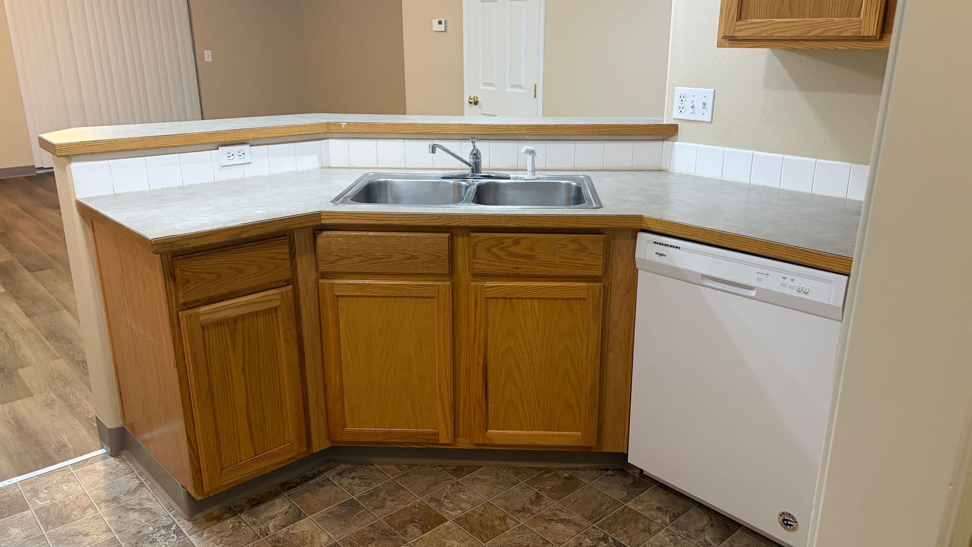 Hermiston Apartment: 1915 NE 4th St.
