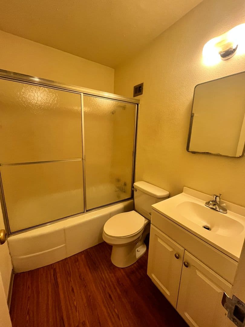 Medford Apartment: 235 S Oakdale Ave.