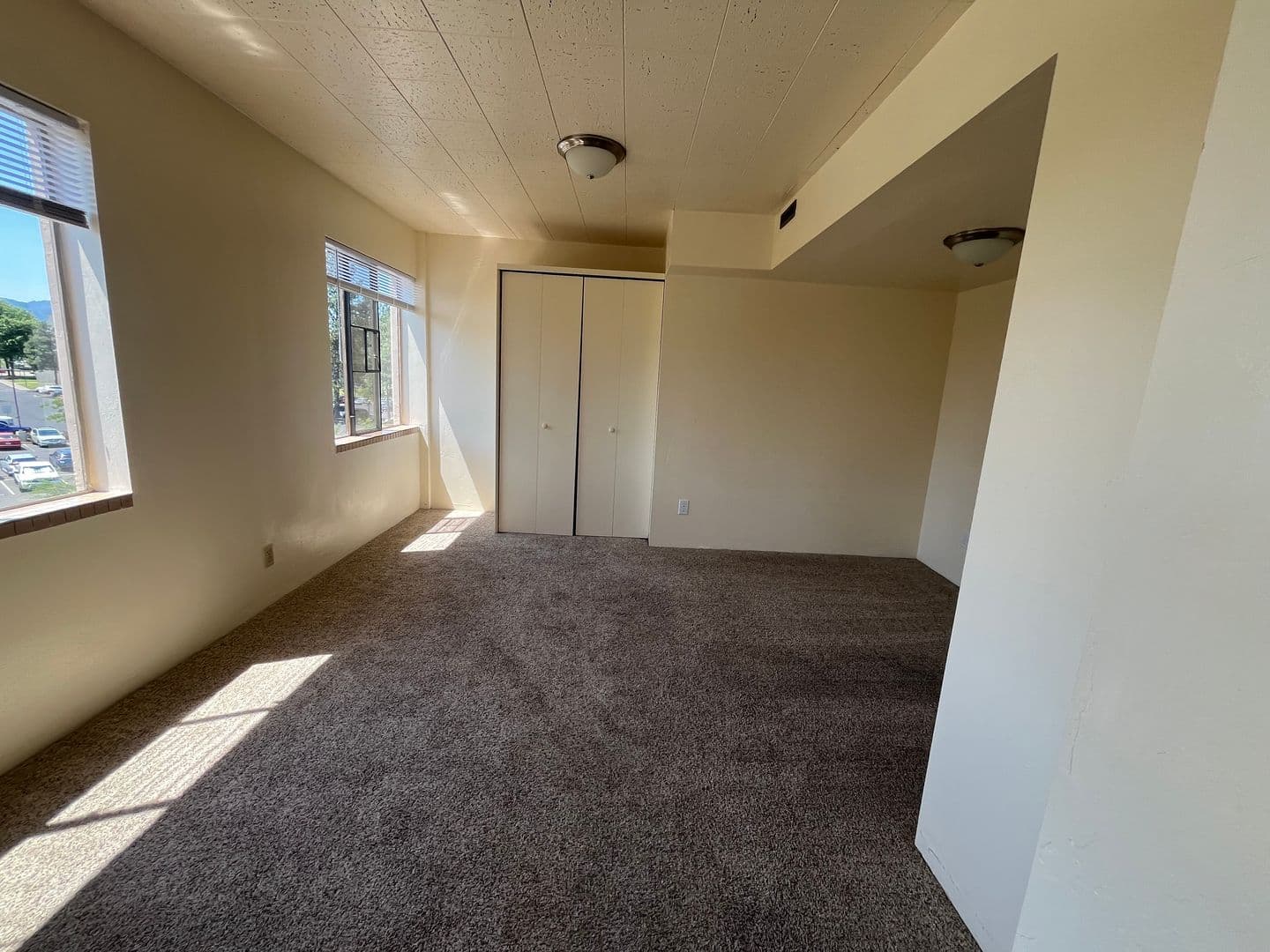 Medford Apartment: 235 S Oakdale Ave.