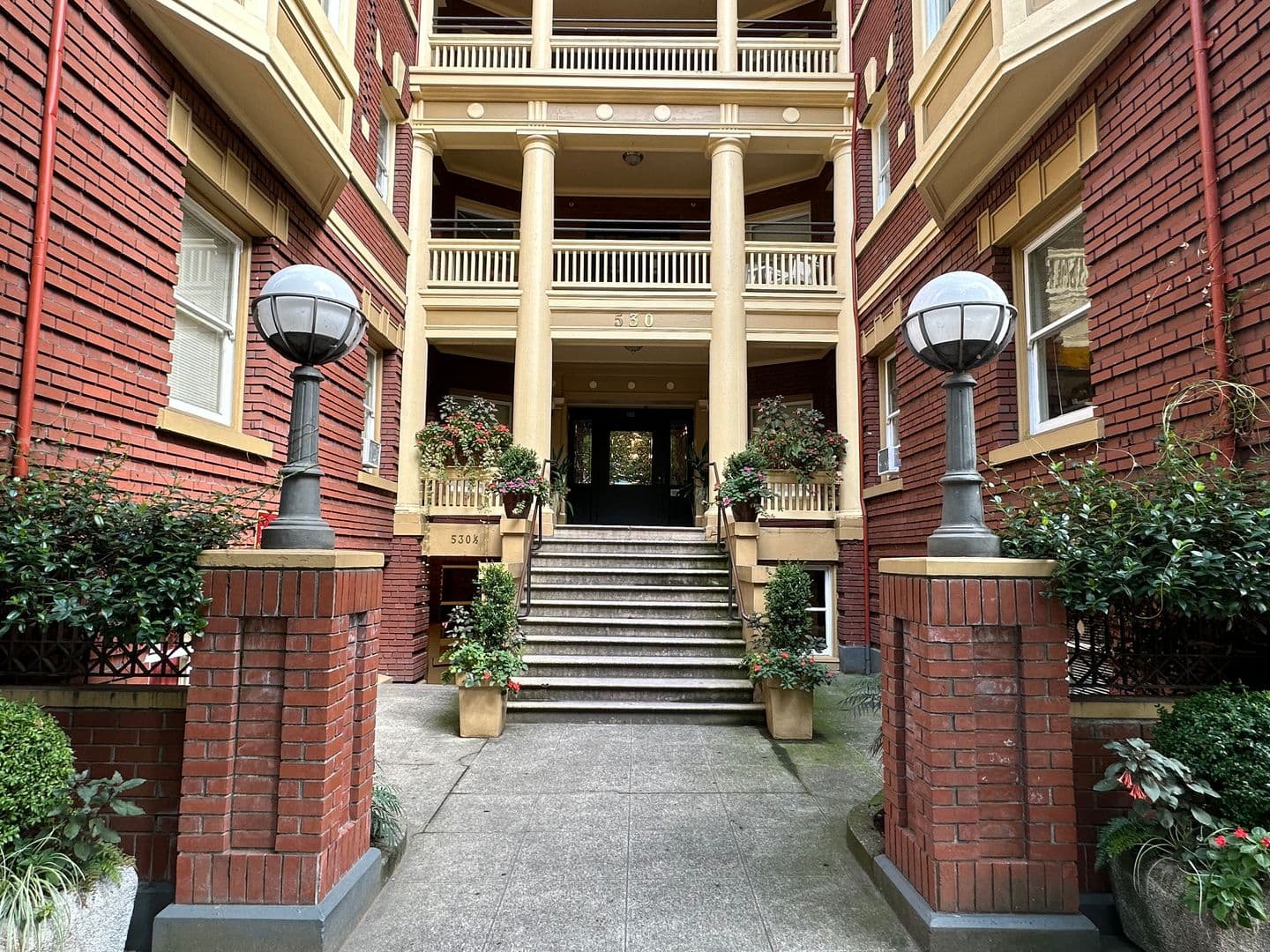 Portland Apartment: 530 NW 23rd Ave.