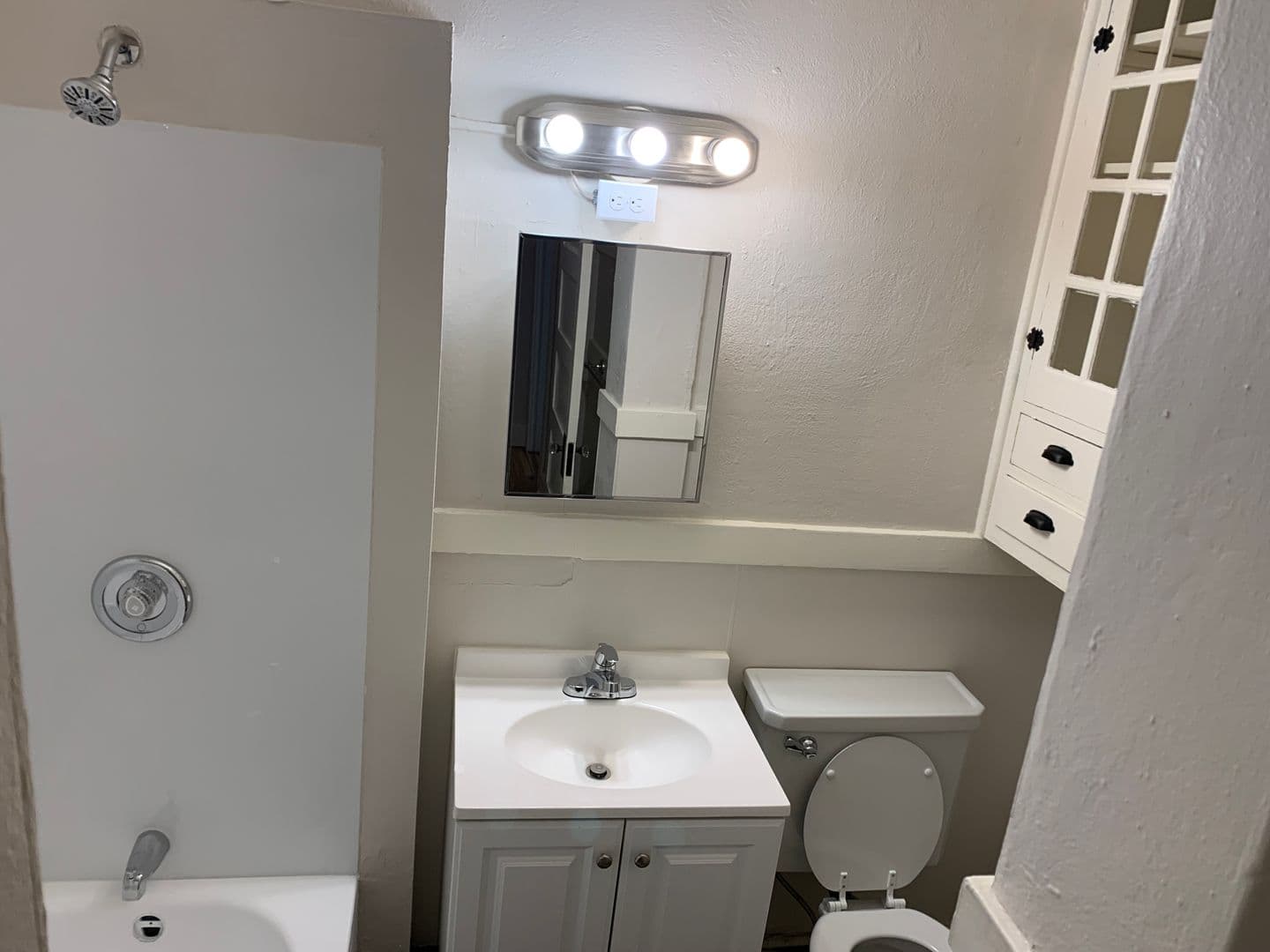 Portland Apartment: 711 SE 11th Ave.