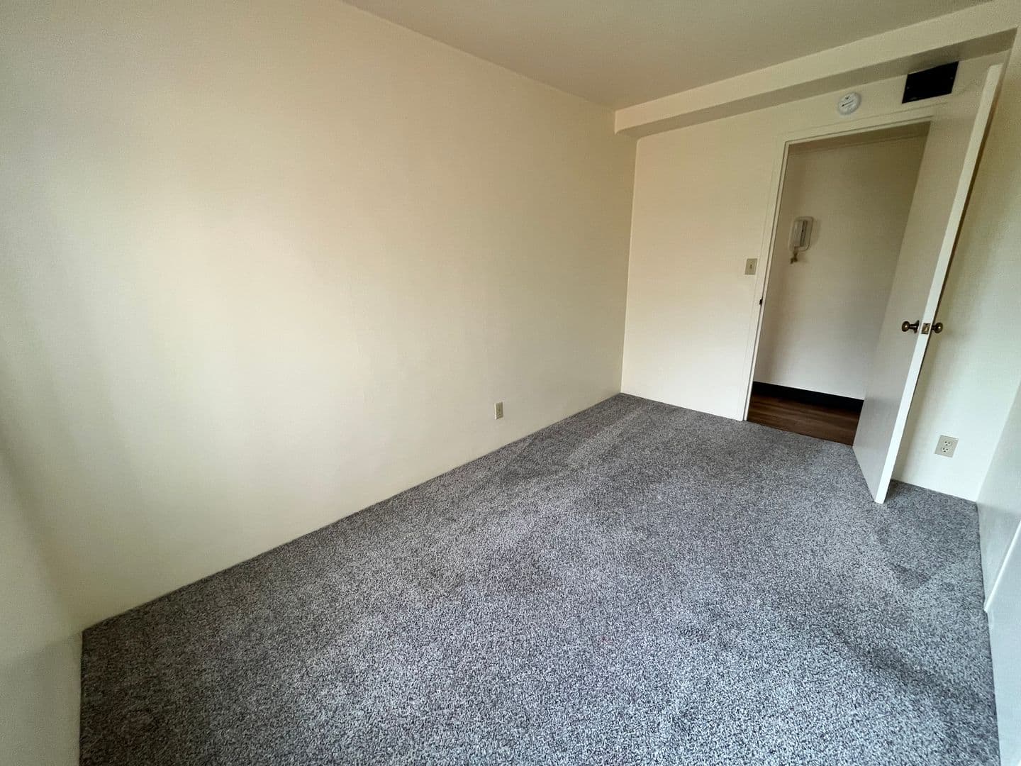 Medford Apartment: 235 S Oakdale Ave.