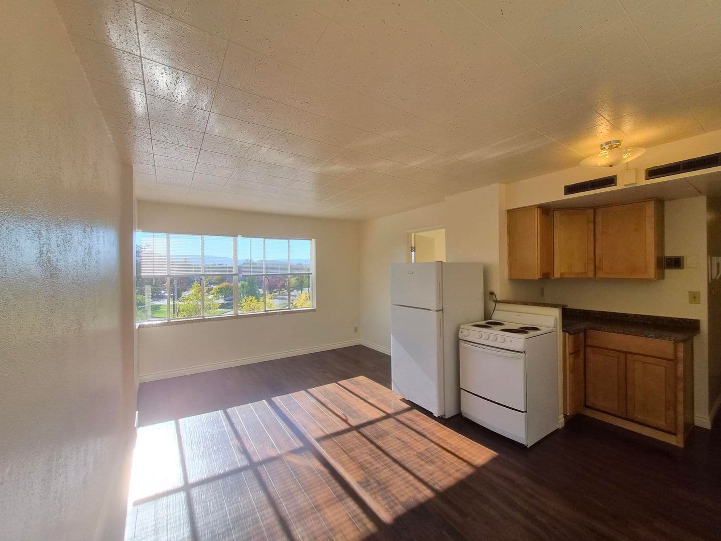 Medford Apartment: 235 S Oakdale Ave.