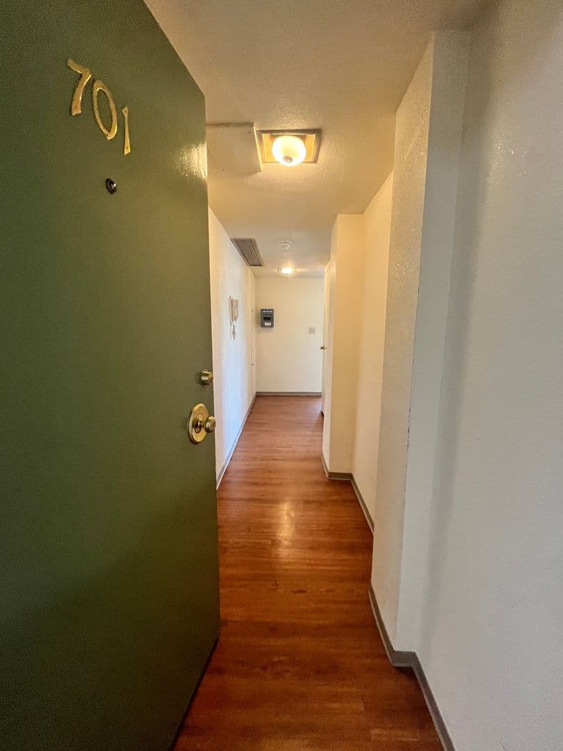 Medford Apartment: 235 S Oakdale Ave.