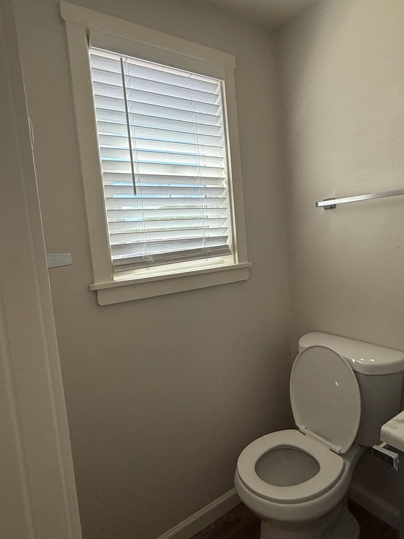 Redmond Apartment: 937 SW 11th Street