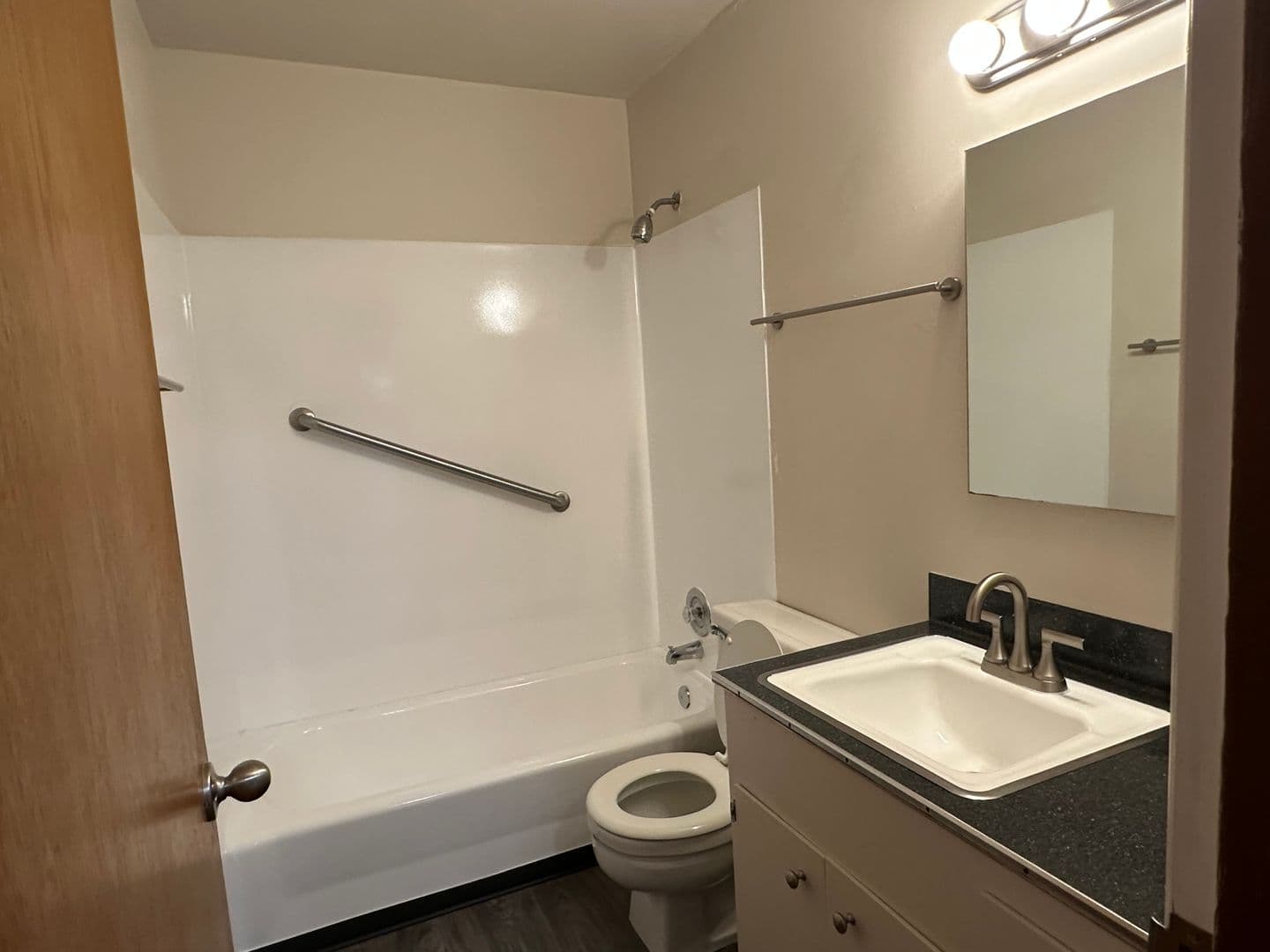 Portland Apartment: 4540 SW Dogwood Lane