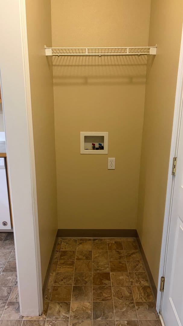 Hermiston Apartment: 1915 NE 4th St.