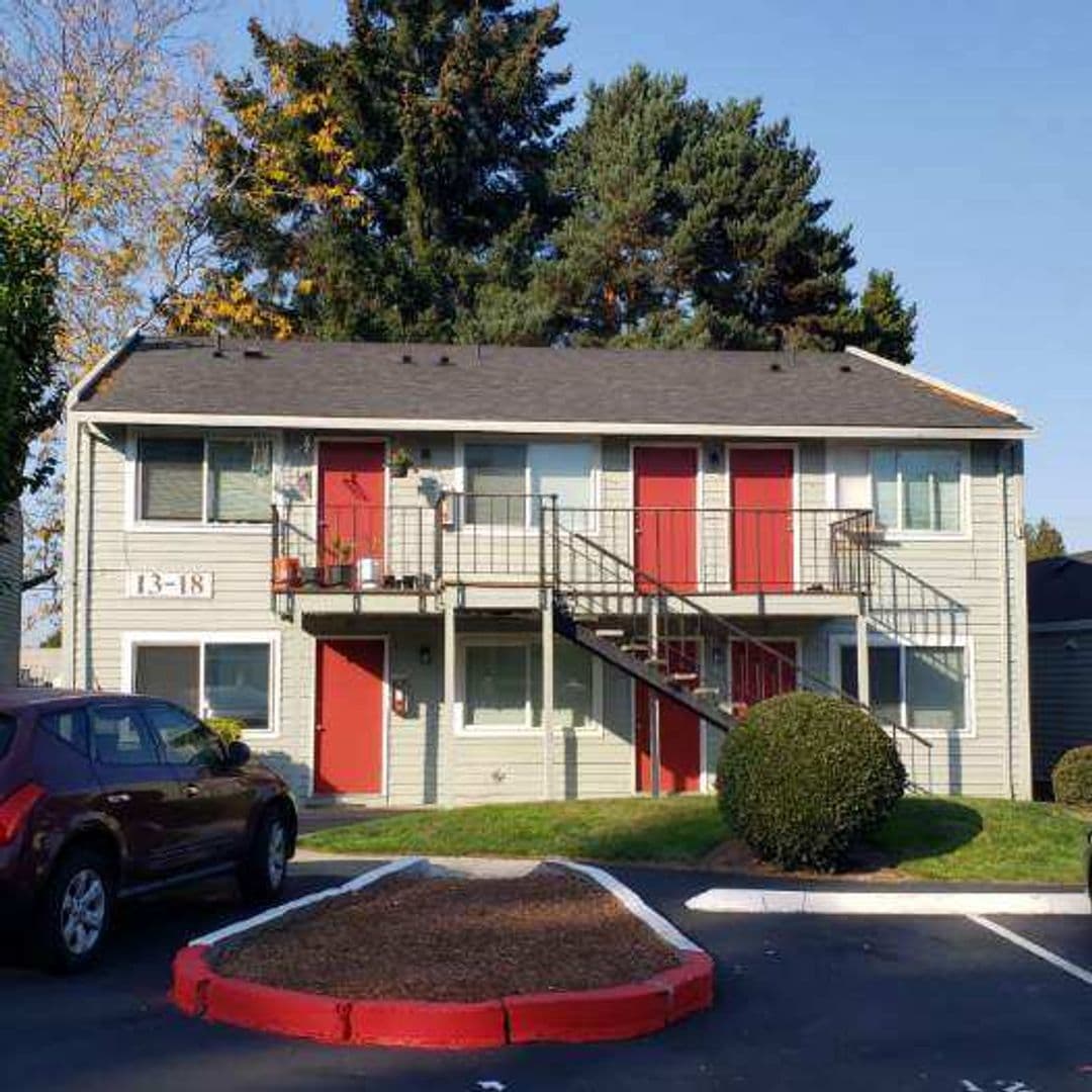 Hillsboro Apartment: 760 SE 10th Ave