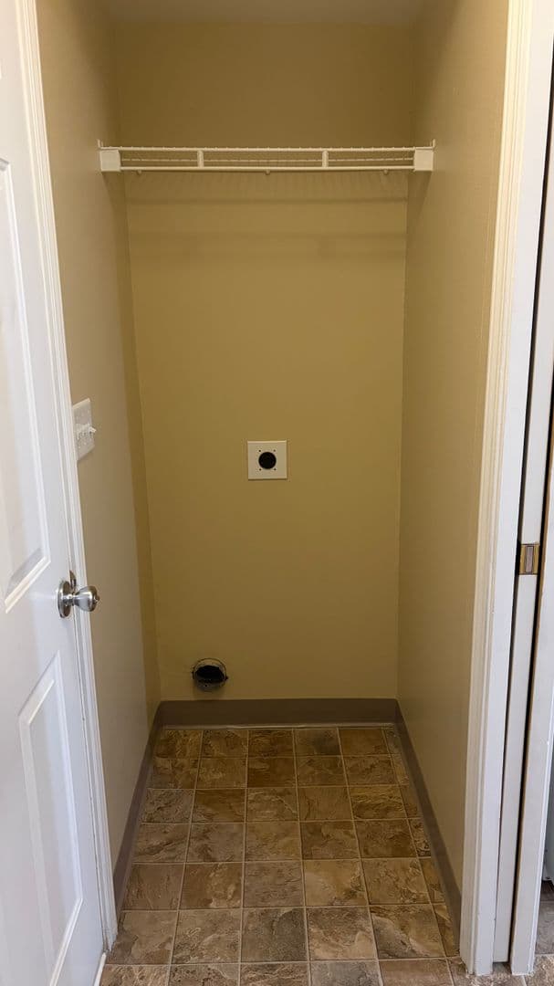 Hermiston Apartment: 1915 NE 4th St.