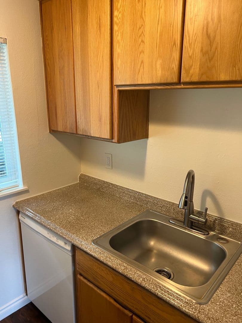 Hillsboro Apartment: 760 SE 10th Ave