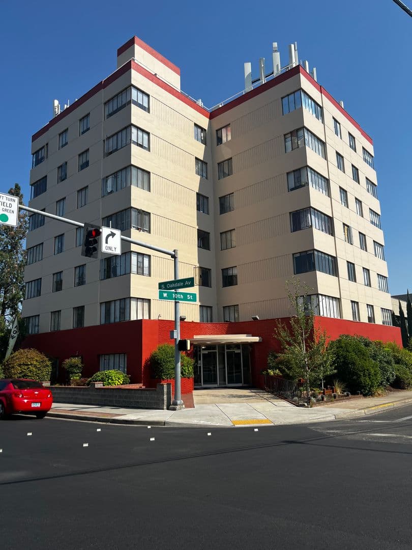 Medford Apartment: 235 S Oakdale Ave.