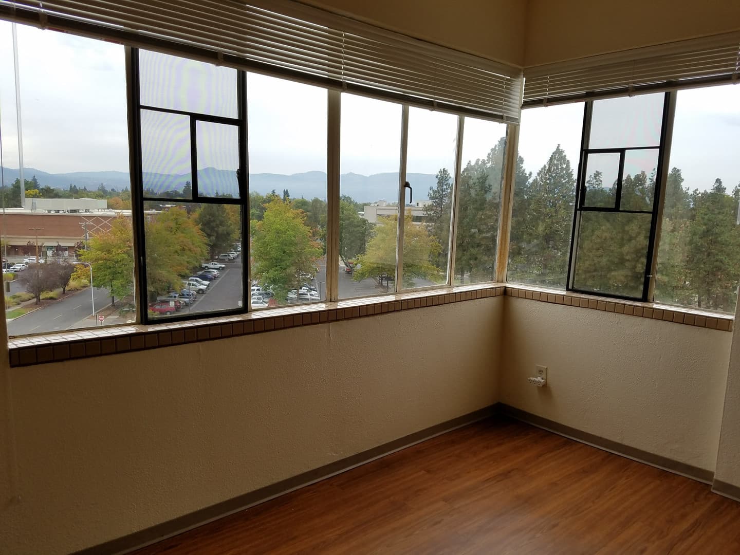 Medford Apartment: 235 S Oakdale Ave.