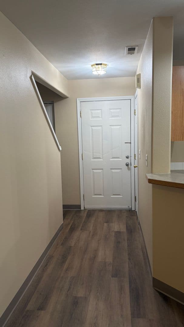 Hermiston Apartment: 1915 NE 4th St.