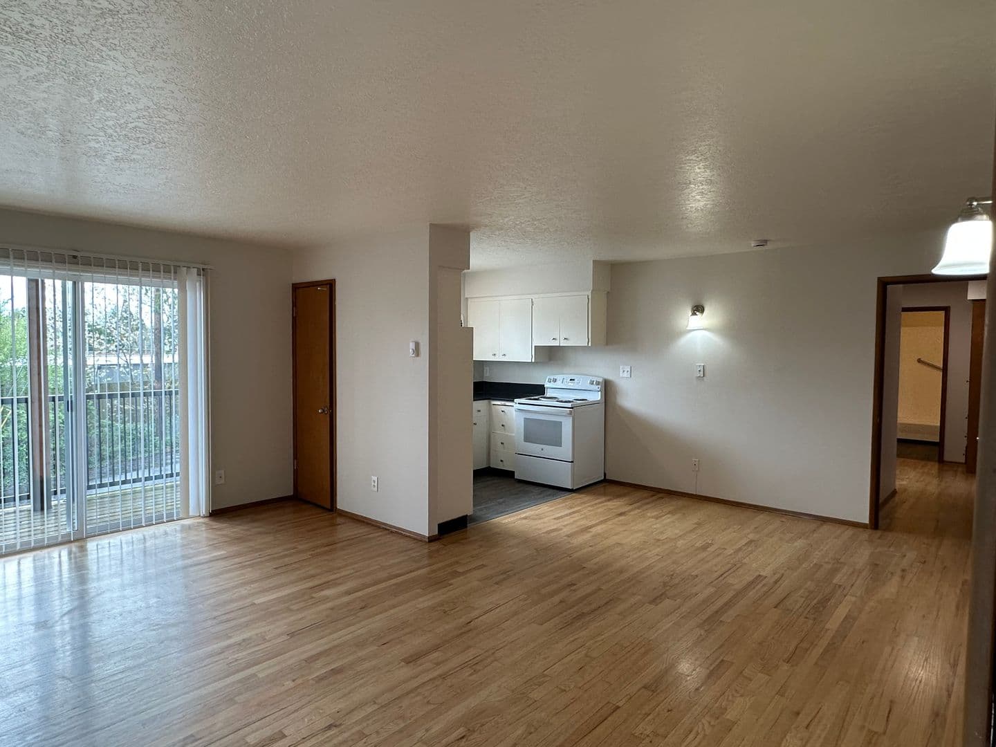 Portland Apartment: 4540 SW Dogwood Lane