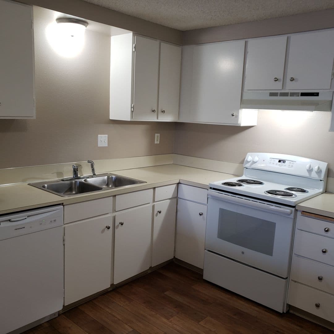 Bend Apartment: 111 SE Cleveland Ave