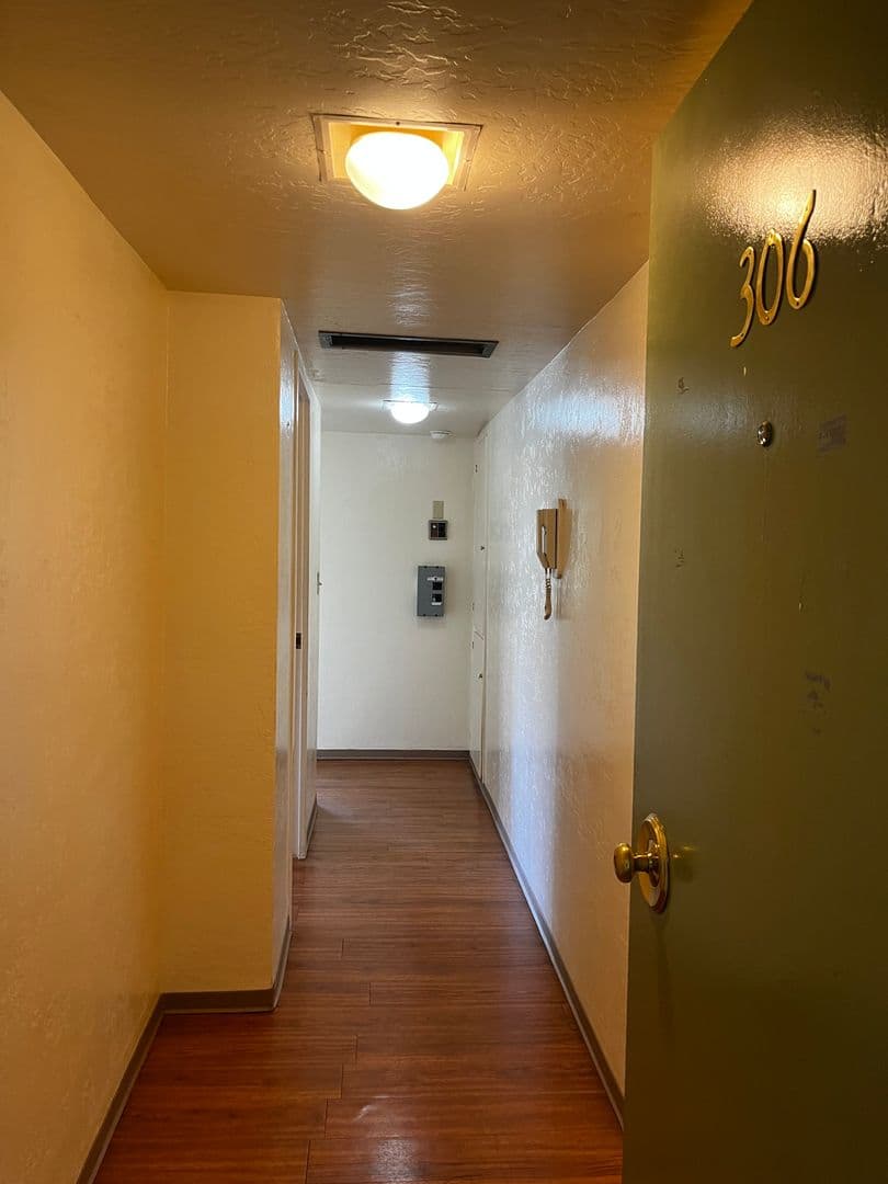 Medford Apartment: 235 S Oakdale Ave.