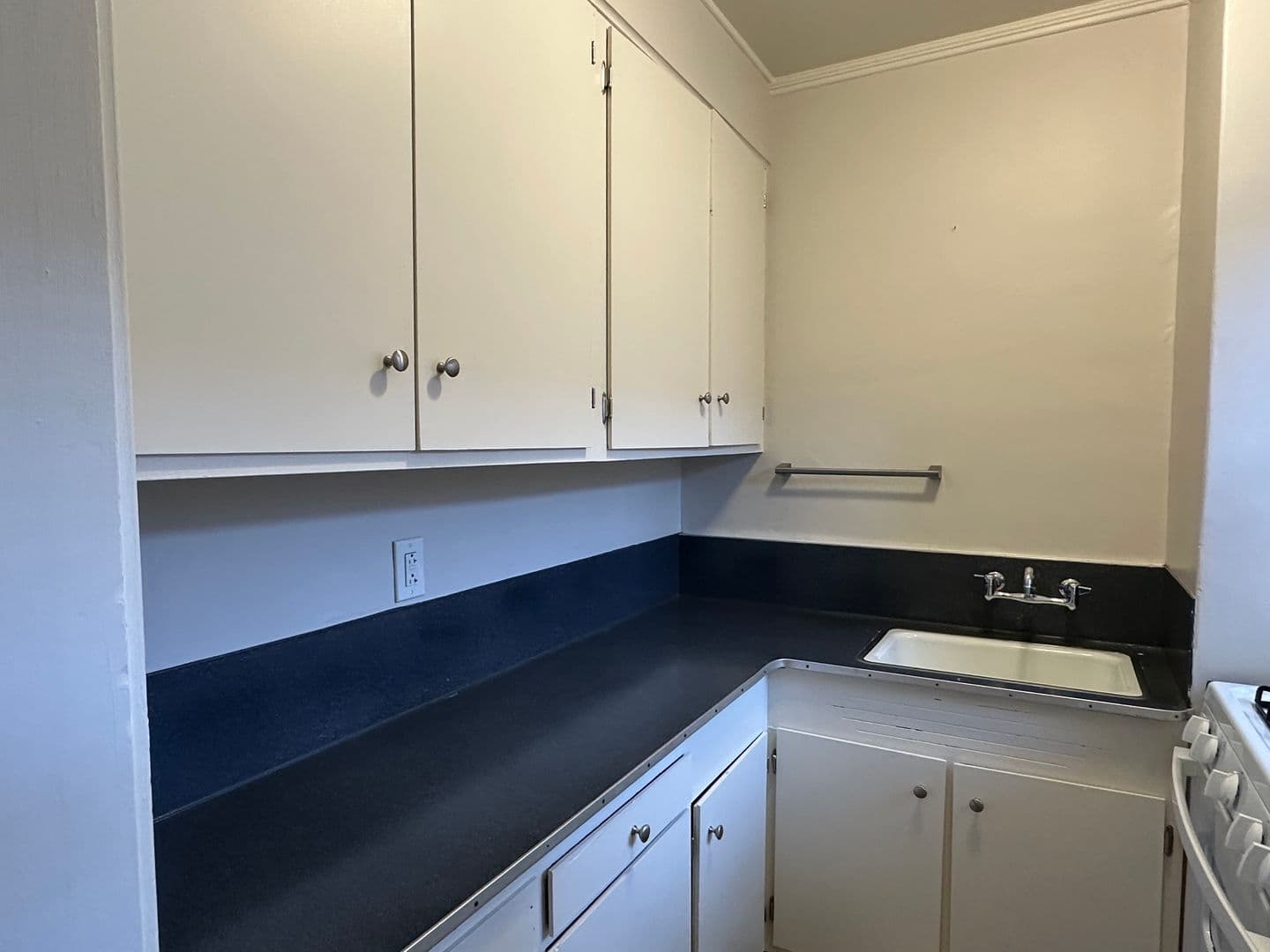 Portland Apartment: 829 SE 15th Ave