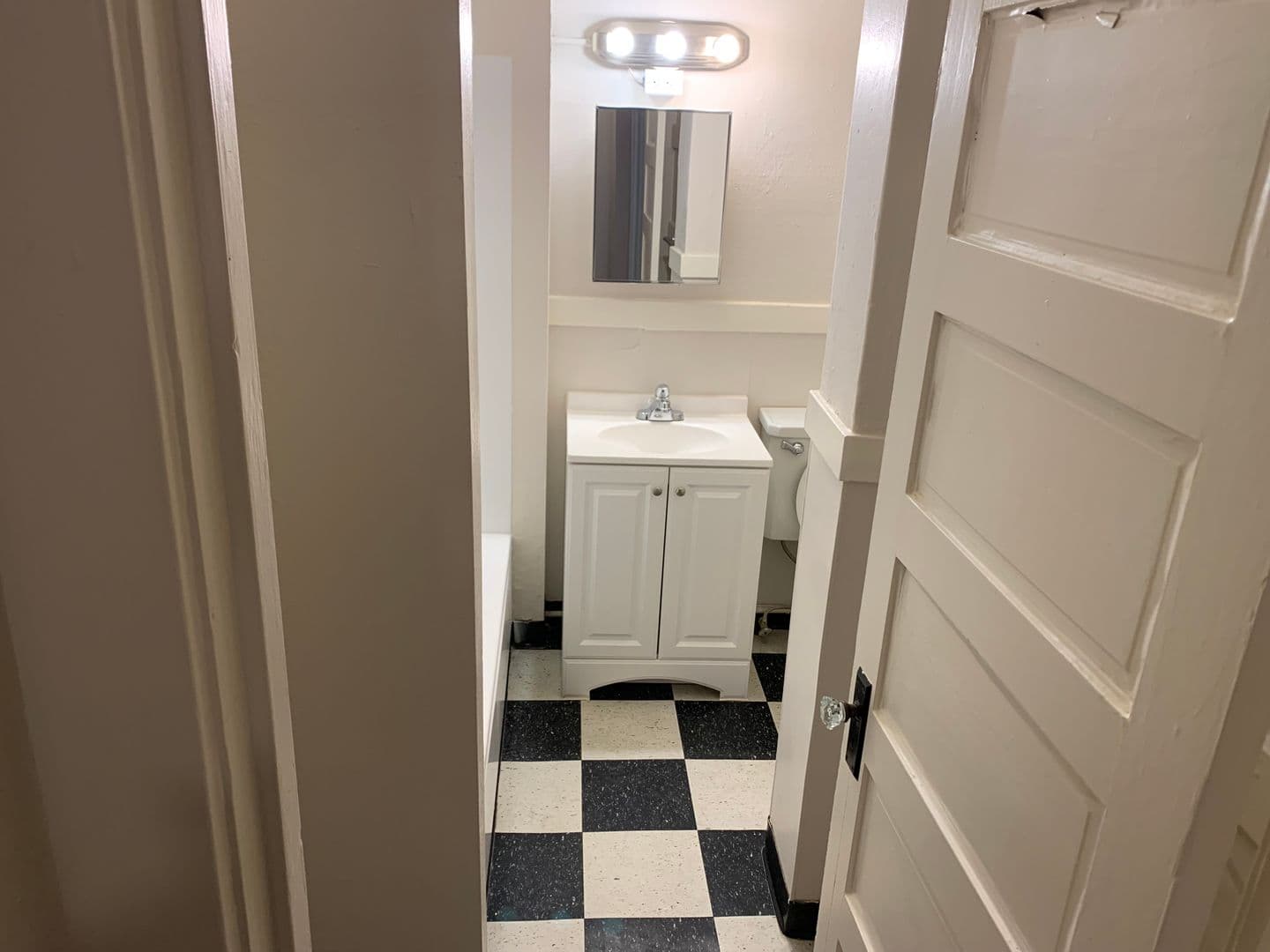 Portland Apartment: 711 SE 11th Ave.