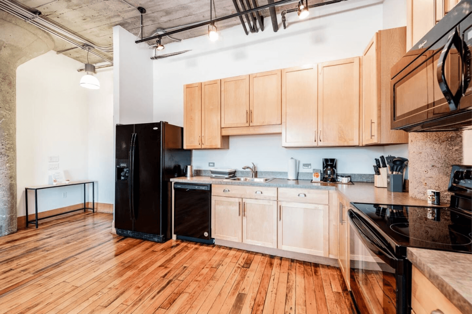 Saint Louis Apartment: 2034 Lucas Ave