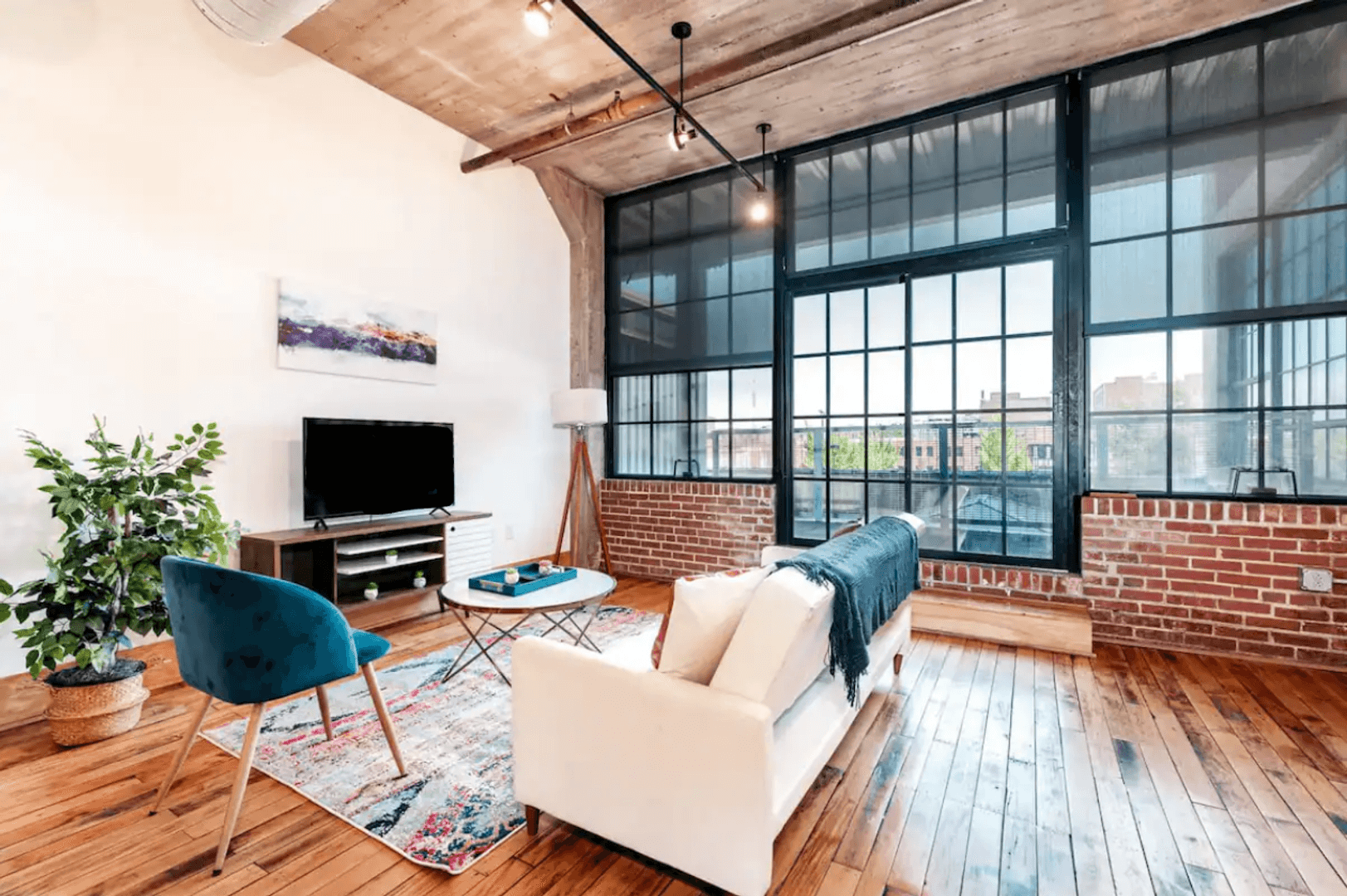 Saint Louis Apartment: 2034 Lucas Ave