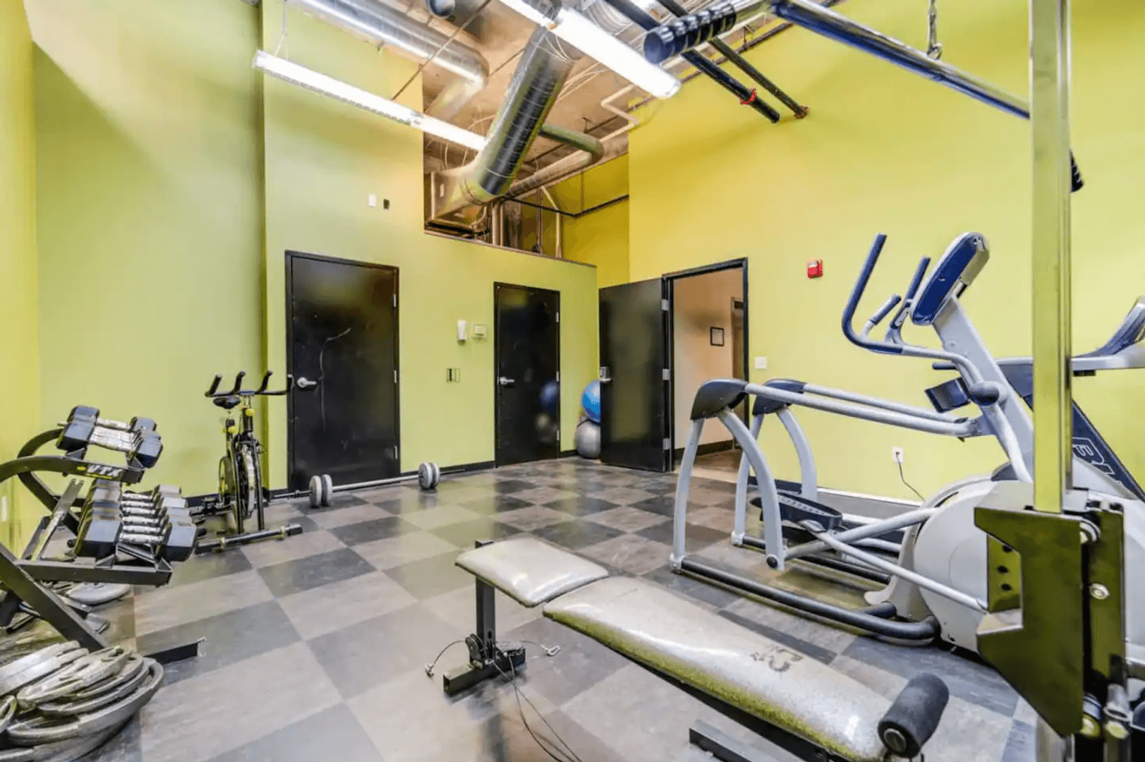 Saint Louis Apartment: 2034 Lucas Ave