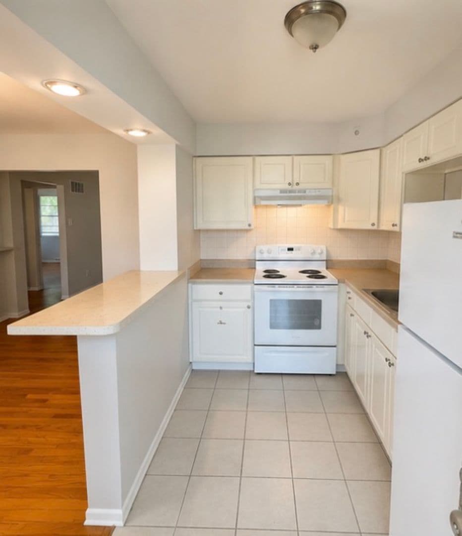Vinita Park Apartment: 8432 Atherton Drive