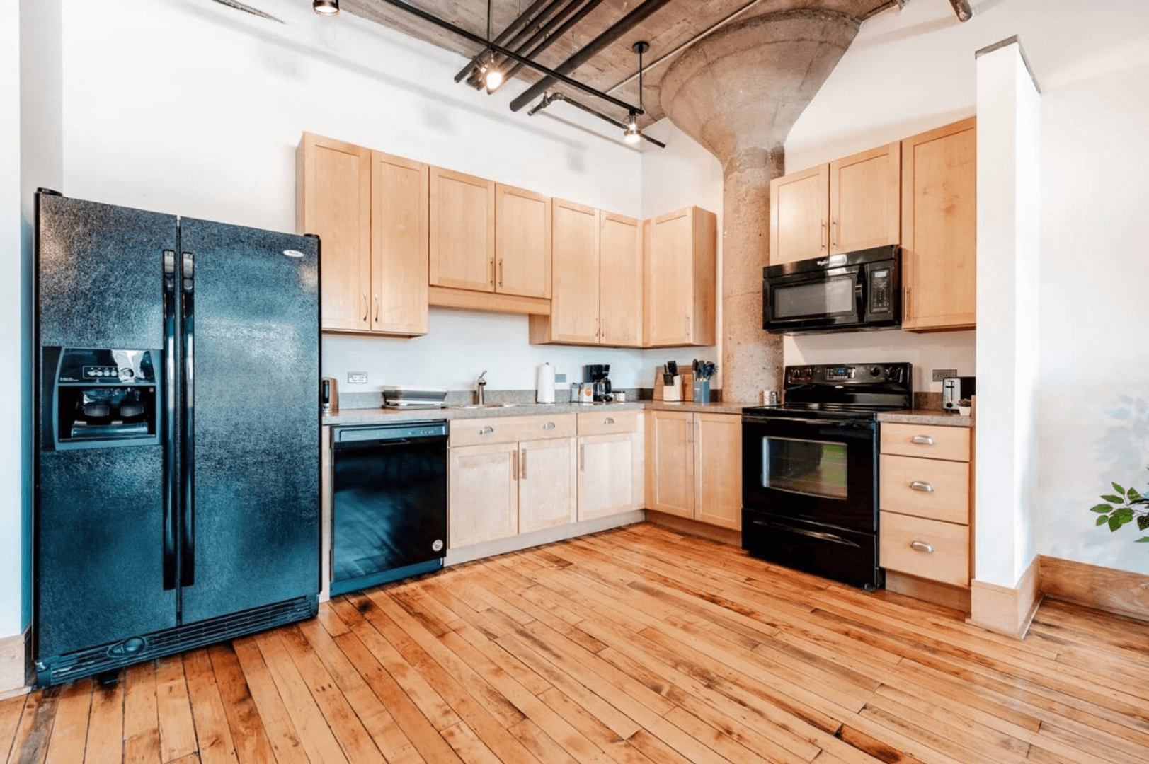 Saint Louis Apartment: 2034 Lucas Ave