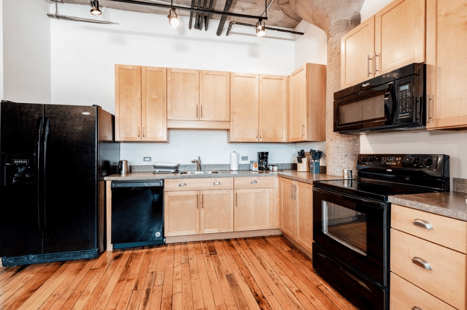 Saint Louis Apartment: 2034 Lucas Ave