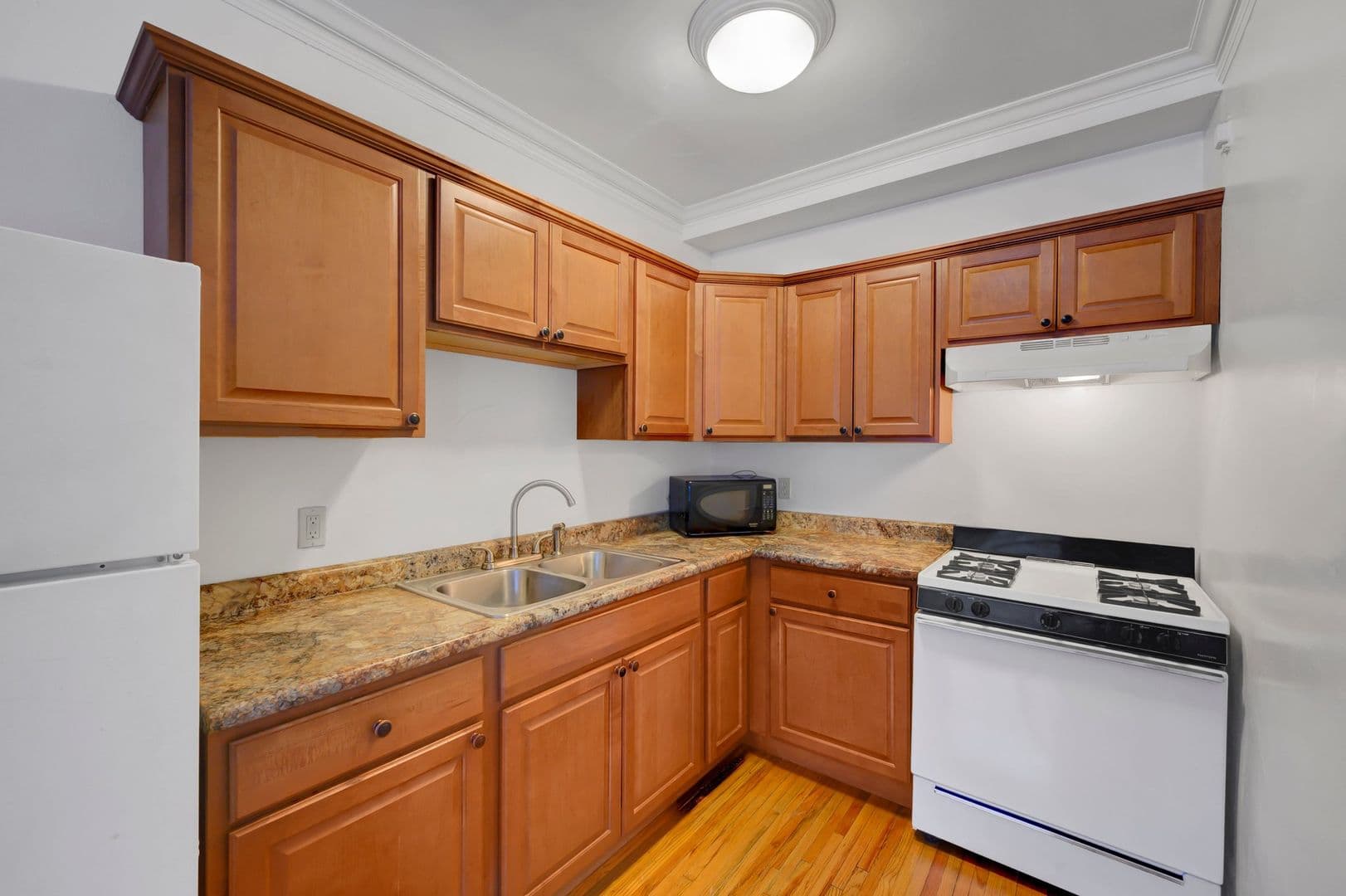 Minneapolis Apartment: 2552 Garfield Ave S