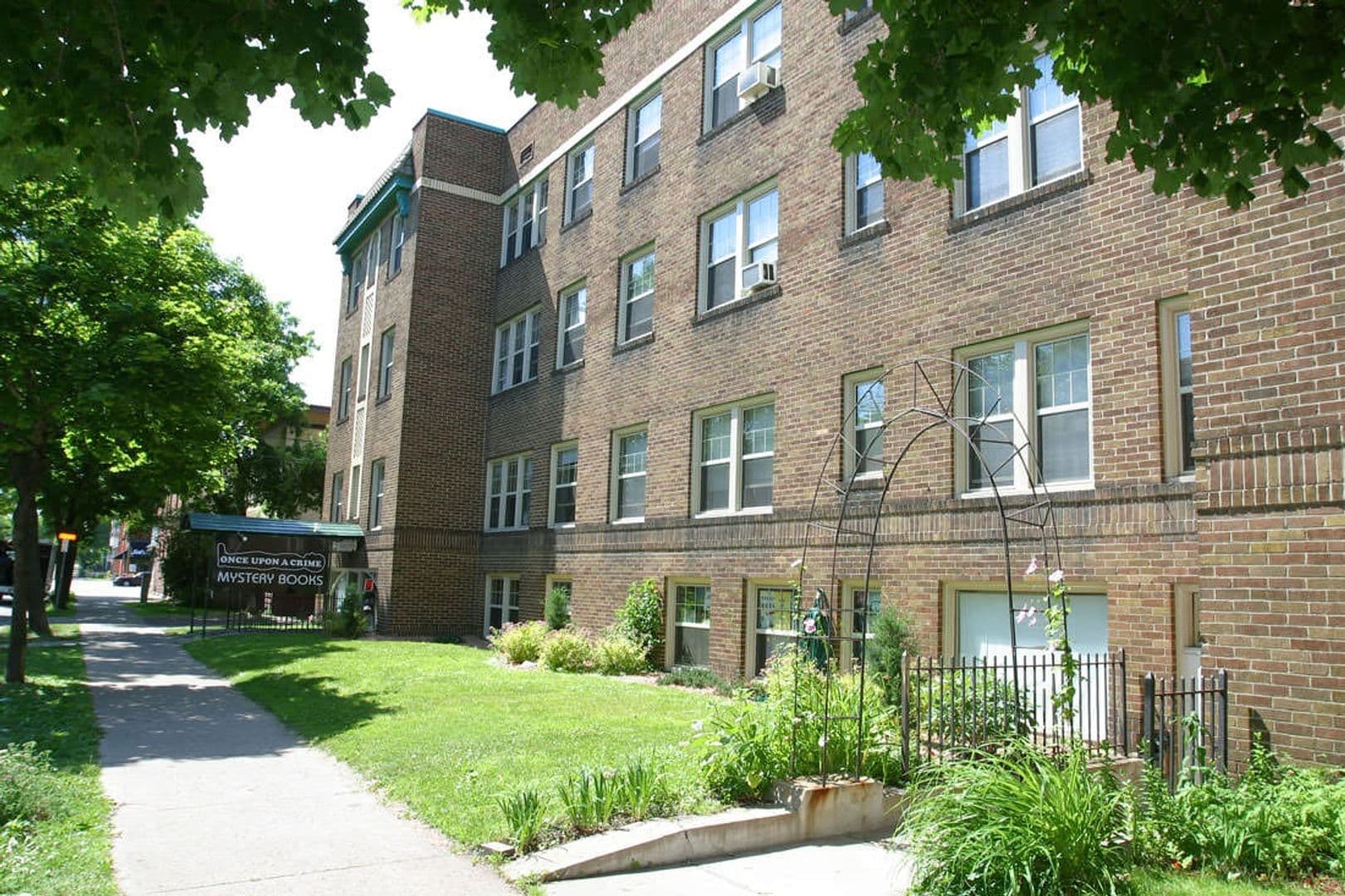 Minneapolis Apartment: 2552 Garfield Ave S