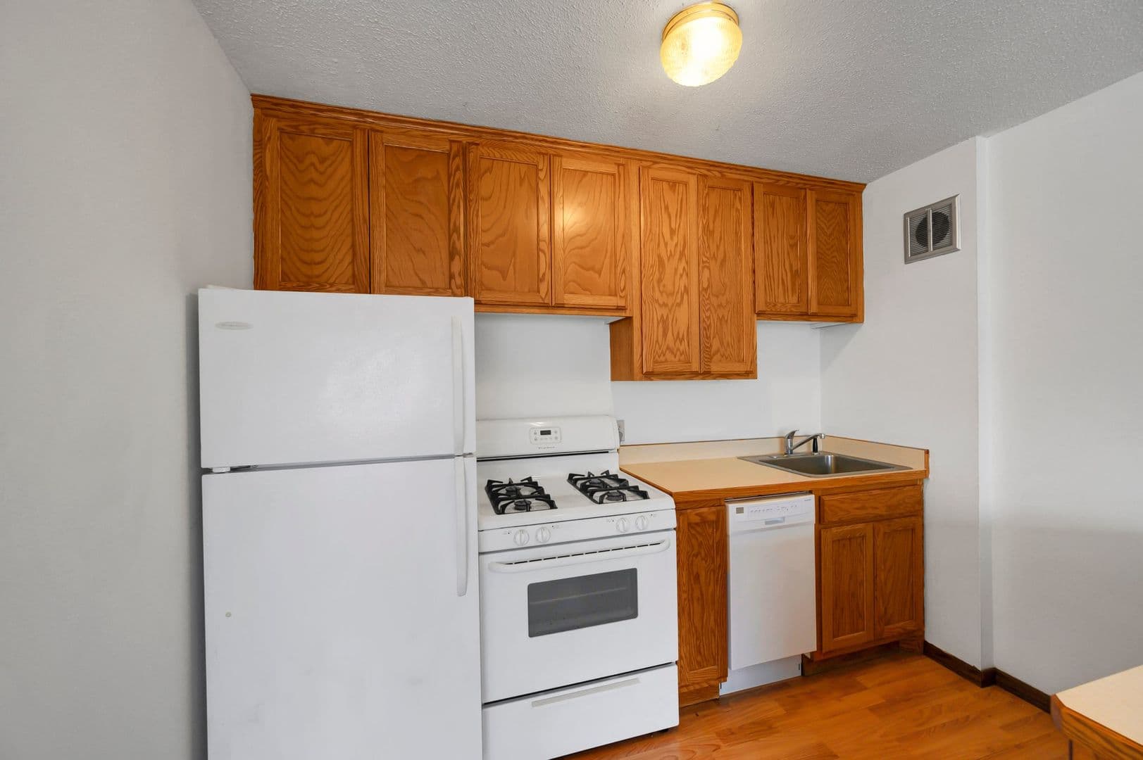 Saint Louis Park Apartment: 4320 36 1/2 St
