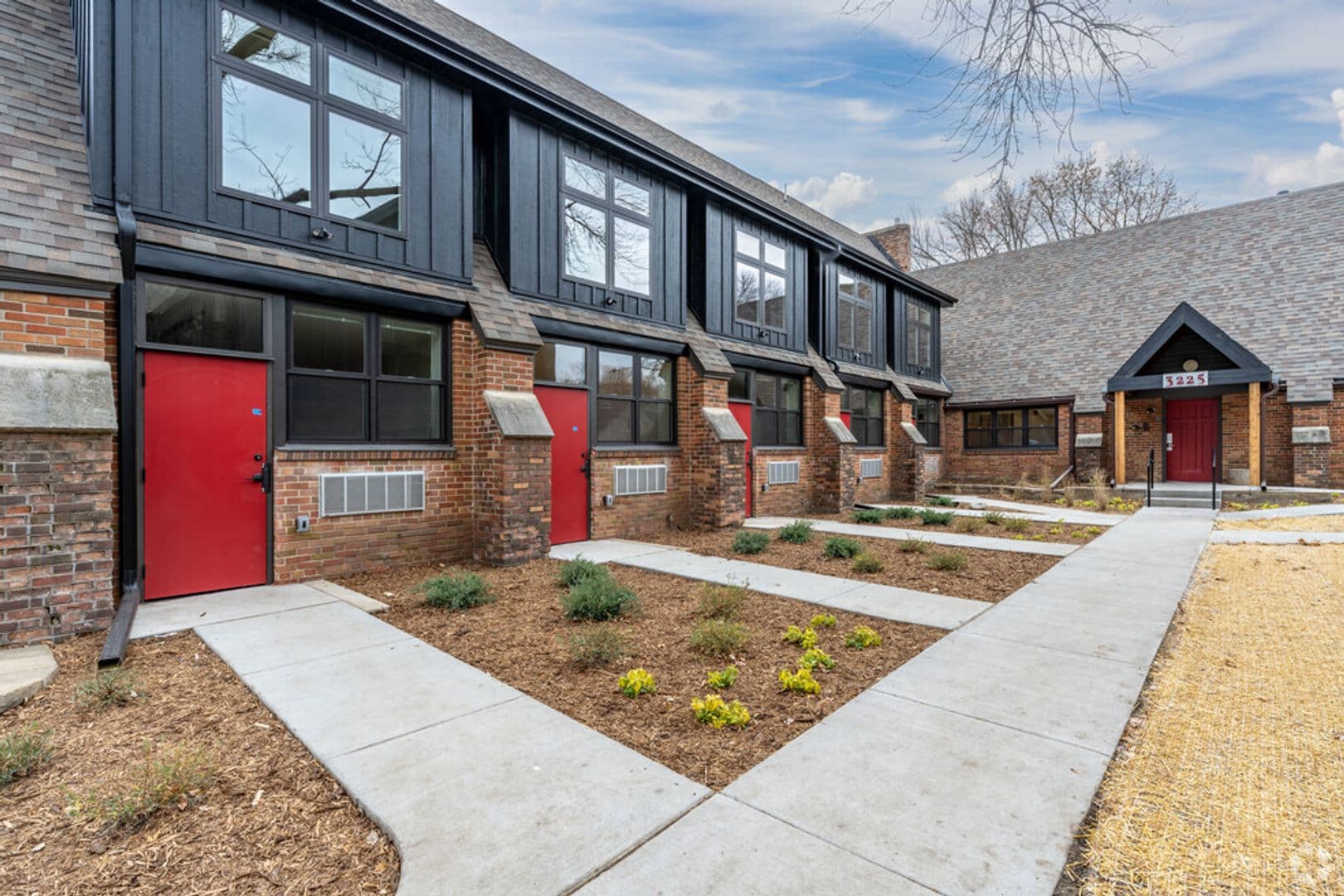 Minneapolis Apartment: 3215 - 3225 E Minnehaha Parkway