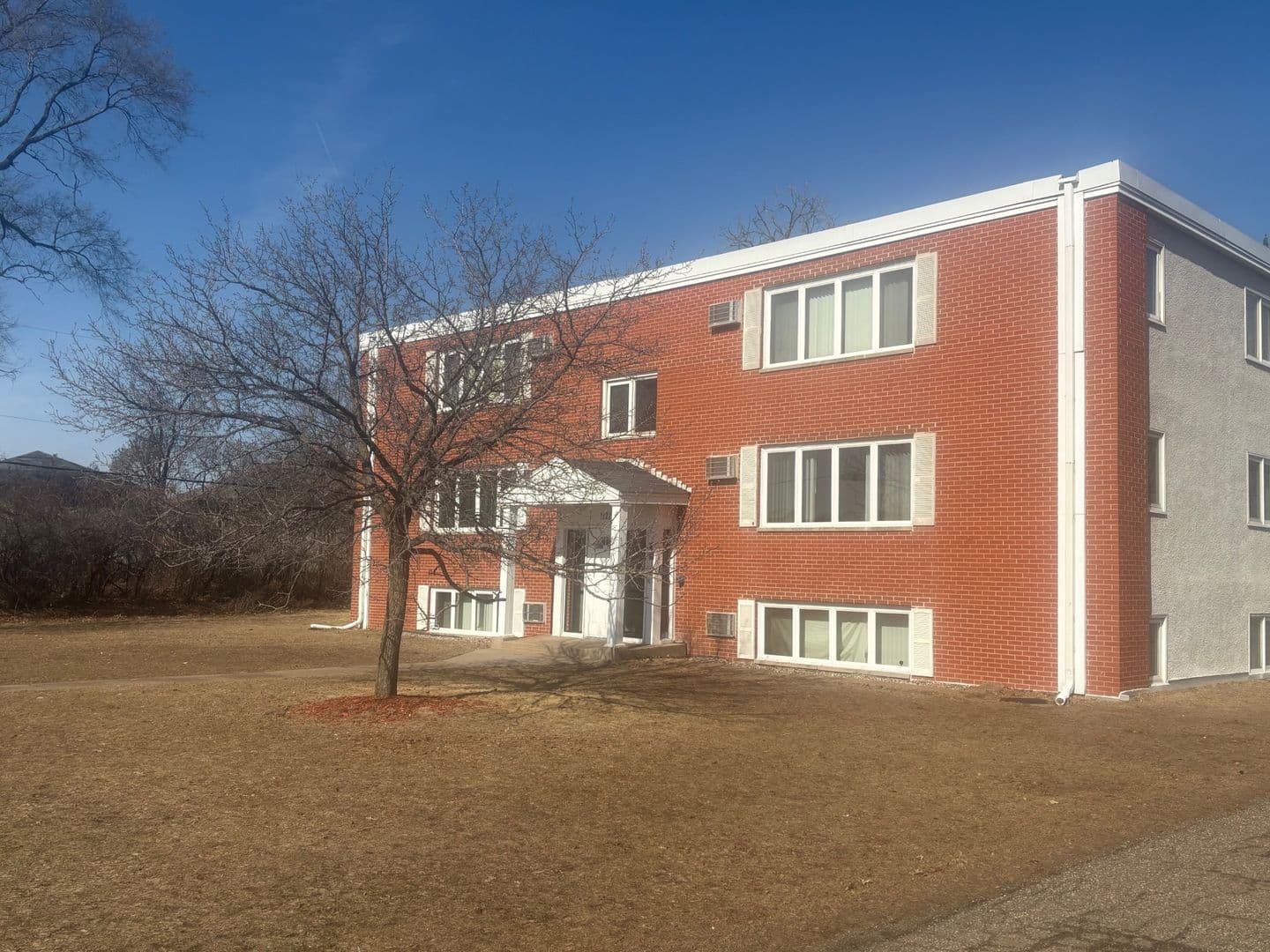 Spring Lake Park Apartment: 1121 - 1129 79th Avenue NE