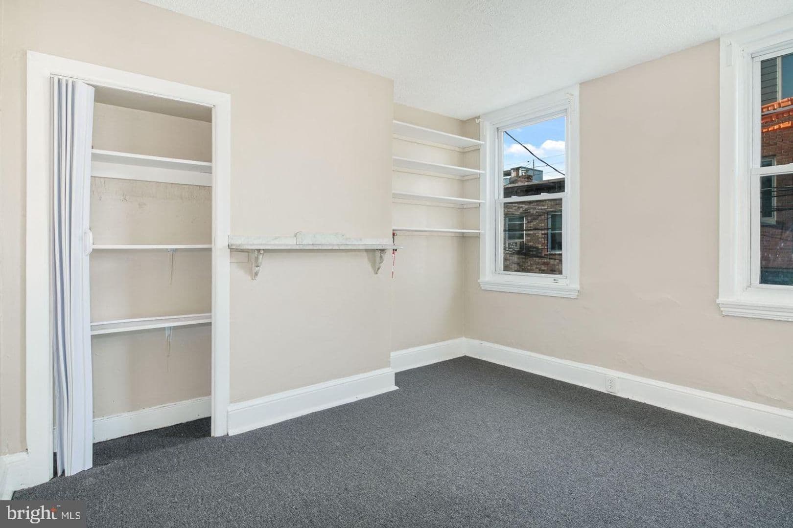 Philadelphia House: 430 E Flora St